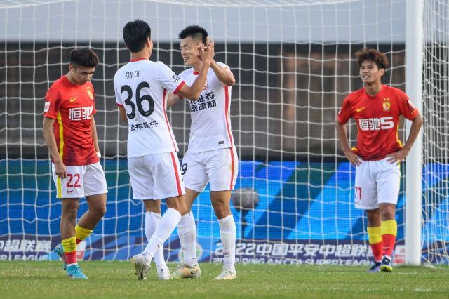 半岛体育官网-【中超】严鼎皓破门无用 广州队1比4亚泰惨遭降级