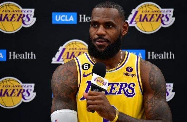 半岛体育官网-保持健康是老詹第一目标 期待新赛季与韦少并肩