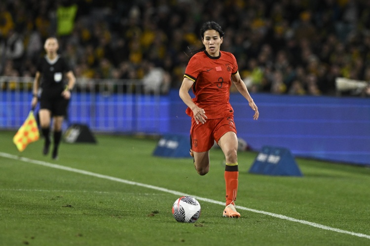 半岛体育-北青：陈巧珠、唐佳丽缺席女足合练，前者伤情不影响接下来比赛