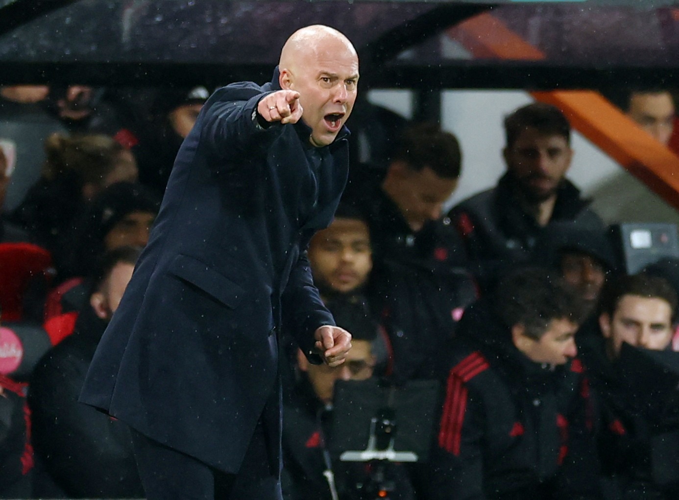 半岛体育官网-菲尔·汤普森：斯洛特不该承受压力 下赛季利物浦能英超夺冠