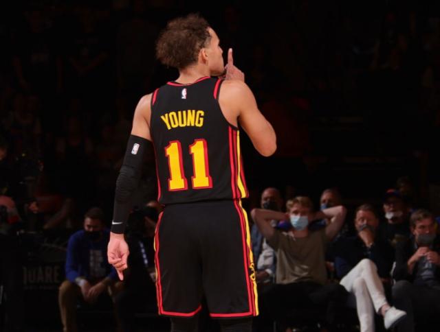 半岛体育官网-球迷开场齐喷吹扬 老鹰核心用绝杀让纽约死忠闭嘴