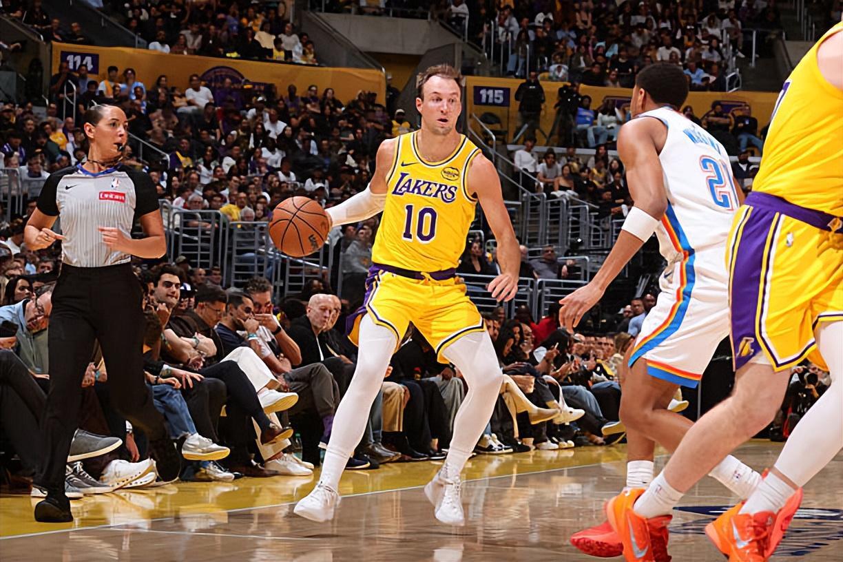 尽力了！湖人后场新援被迫从强力投手转型成为了后场核心？